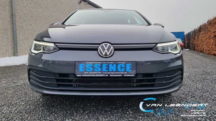 VW GOLF 8 1.5 TSI Life, GPS,LED, CARPLAY,17",!GARANTIE! 