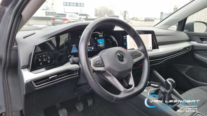 VW GOLF 8 1.5 TSI Life, GPS,LED, CARPLAY,17",!GARANTIE! 