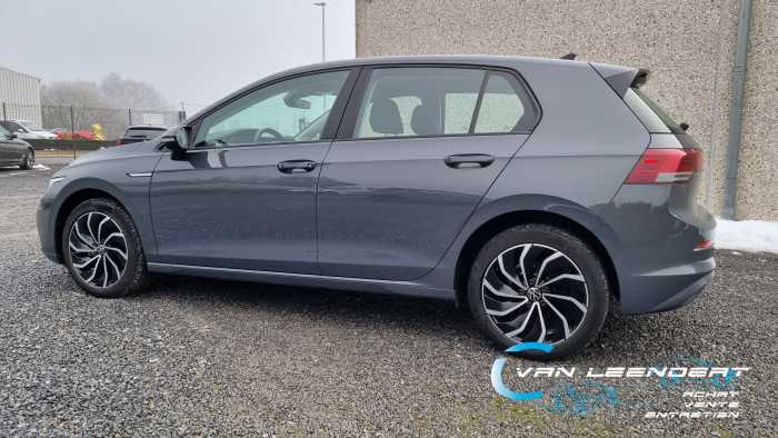 VW GOLF 8 1.5 TSI Life, GPS,LED, CARPLAY,17",!GARANTIE! 