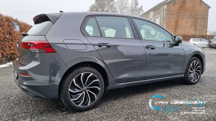 VW GOLF 8 1.5 TSI Life, GPS,LED, CARPLAY,17",!GARANTIE! 